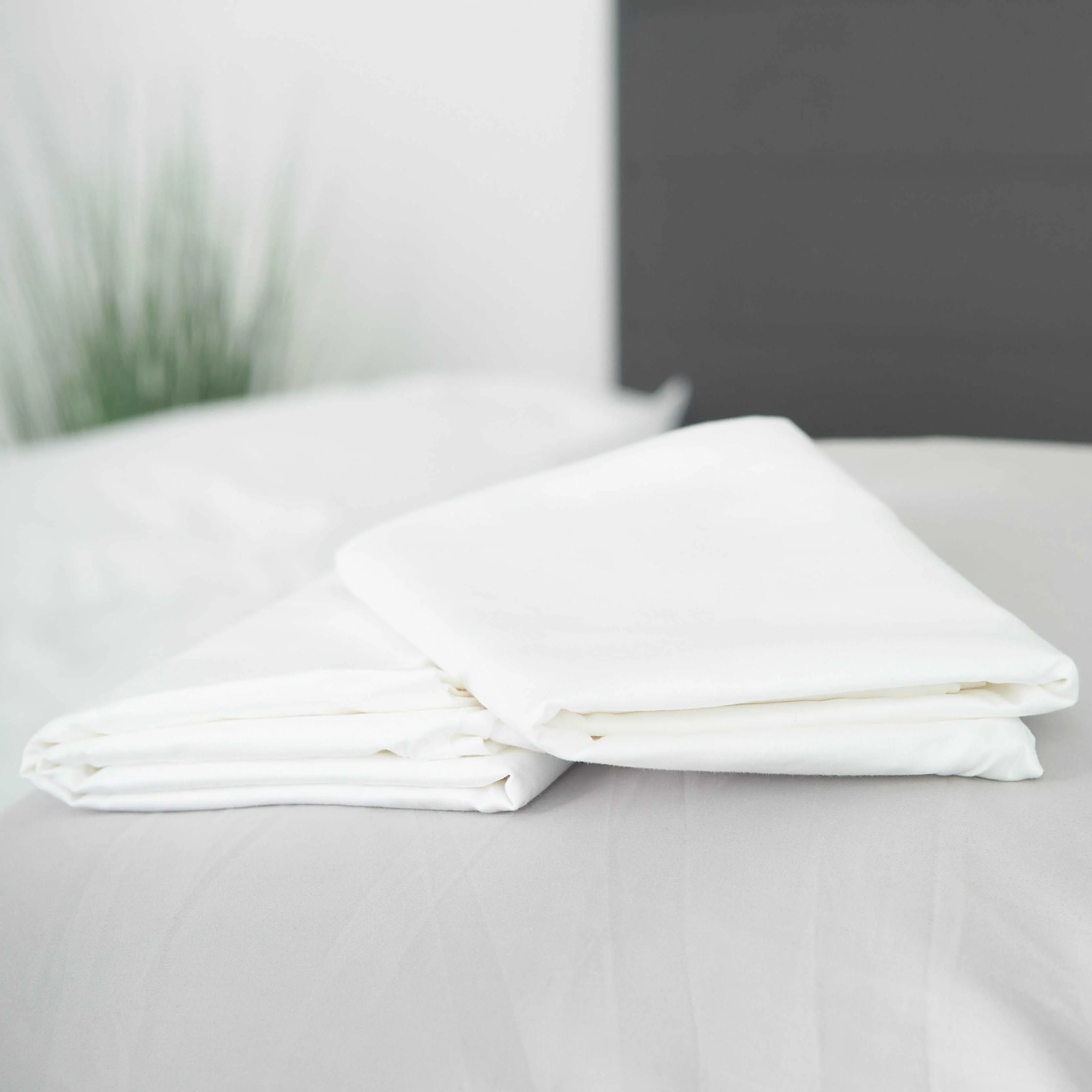White Foundation Sheet Set